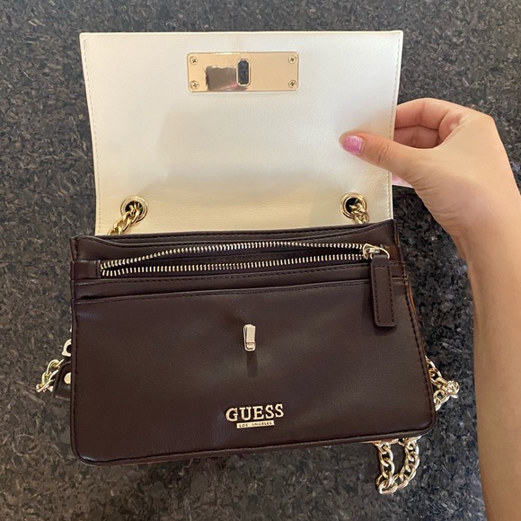 Guess~Los Angeles~ Cross Body Purse 🤎 - Picture 3 of 7